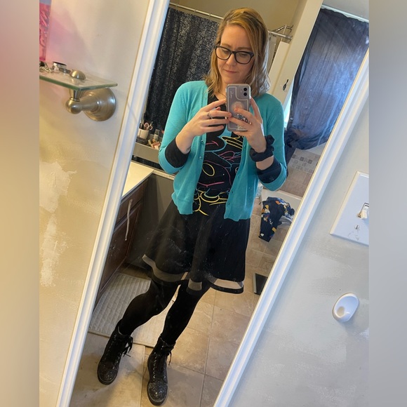 Meet your Posher, Robin! Welcome to my Closet! - Picture 14 of 15